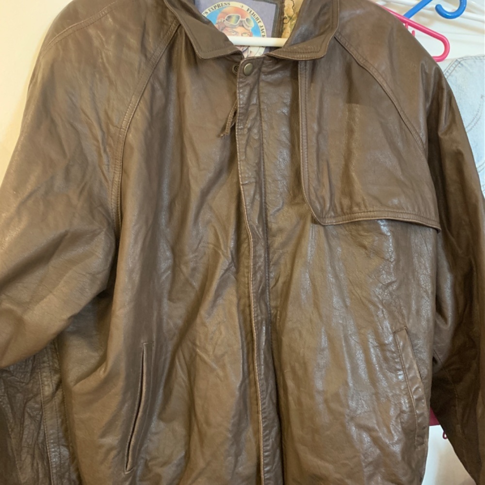 leather jacket - Picture 2 of 5